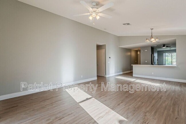 Building Photo - 13930 W Country Gables Dr