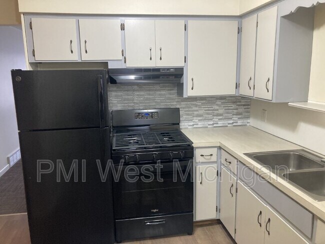 Foto del edificio - 2345 Barberry Dr SW
