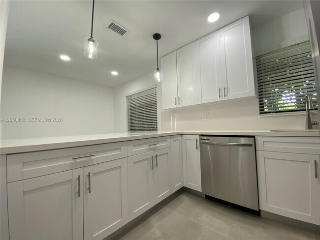 Foto del edificio - 3626 SW 16th St