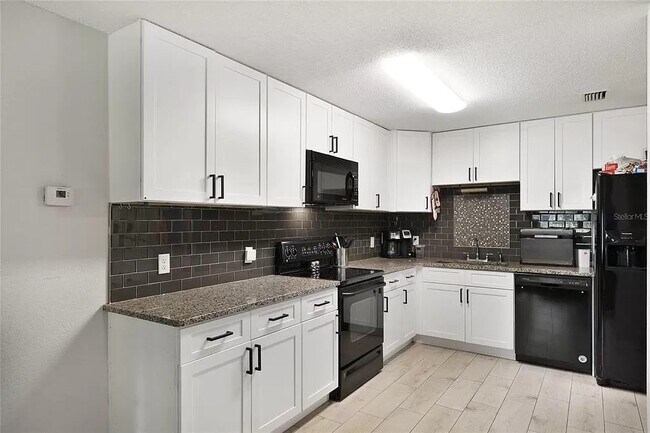 Foto del edificio - 681 Seminole Ave