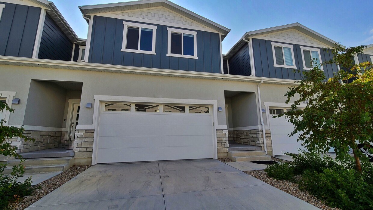 Primary Photo - 12496 Shade Ln
