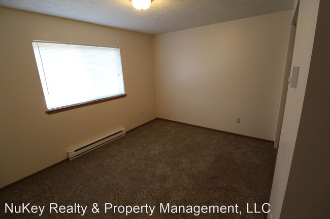 Building Photo - 10 E Pineridge Ct