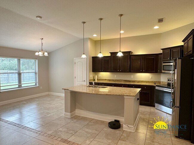 Building Photo - Beautiful 4-Bedroom Brick Home in Misty Meadows, Navarre!