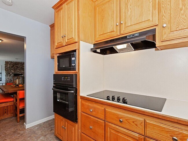 Foto del edificio - 621 Price Dr