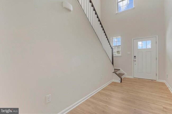 Building Photo - 496 Hanson St