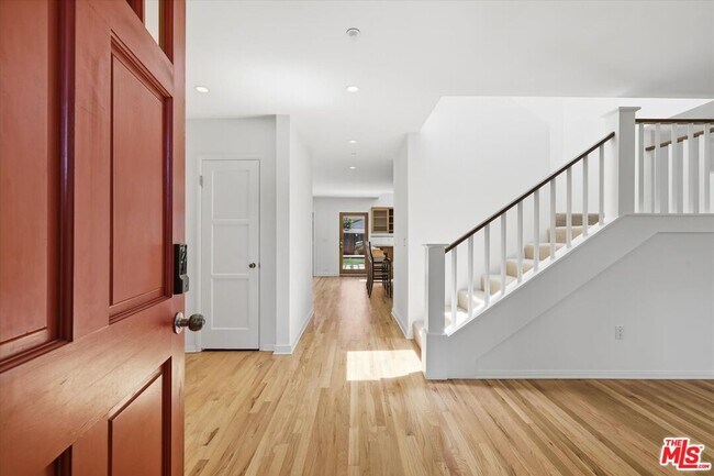 Foto del edificio - 4164 Le Bourget Ave