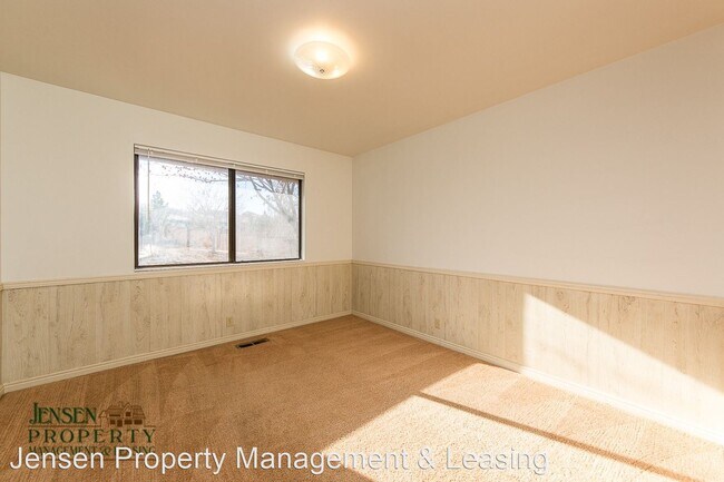 Building Photo - 3 br, 2 bath House - 621 Latonia Cir
