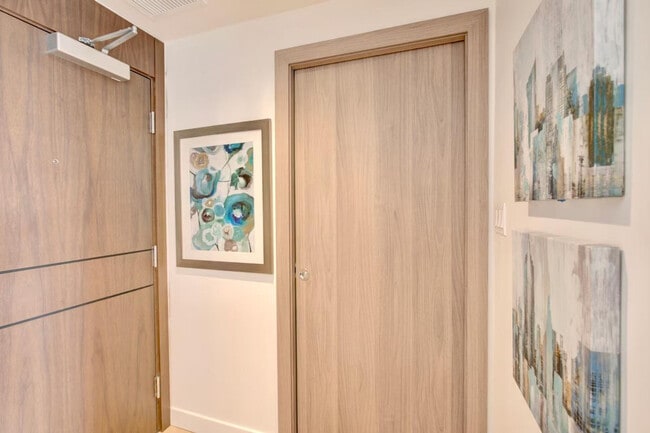 Building Photo - 39 Smithe St