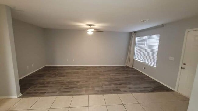 Building Photo - 402 E Laura St