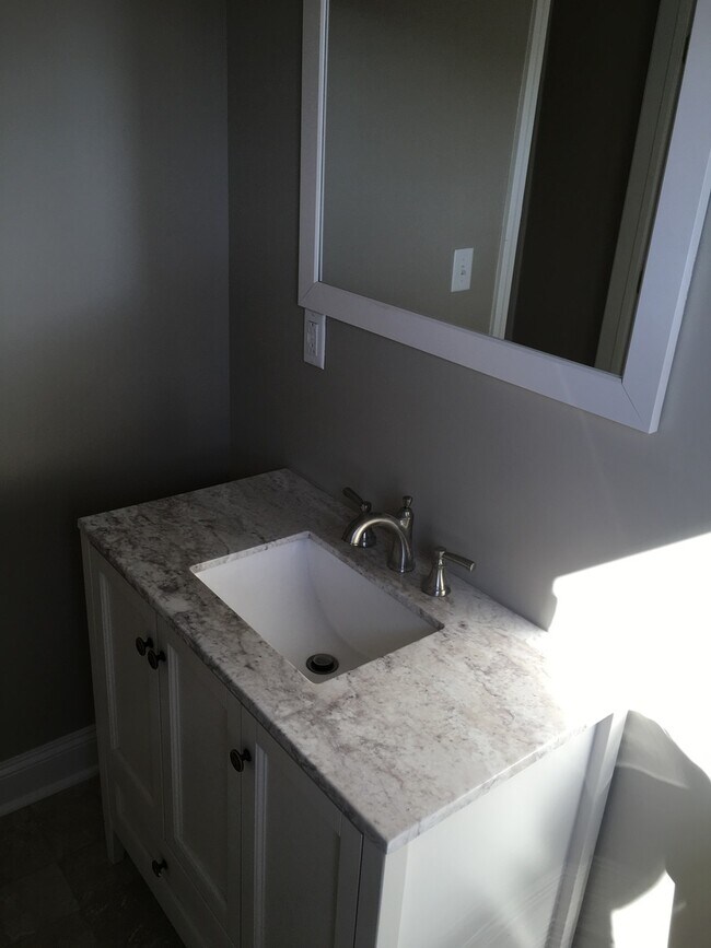 Foto del edificio - 4bdrm 1ba House for Rent $975 Central Heat & Air