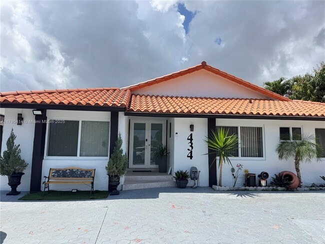 Building Photo - 434 SW 99th Ct