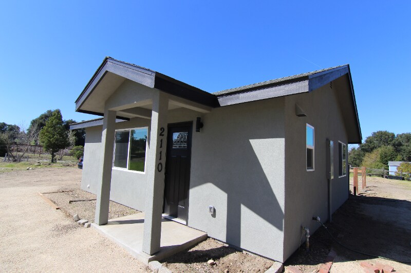 Primary Photo - 2110 Ferrocarril Rd