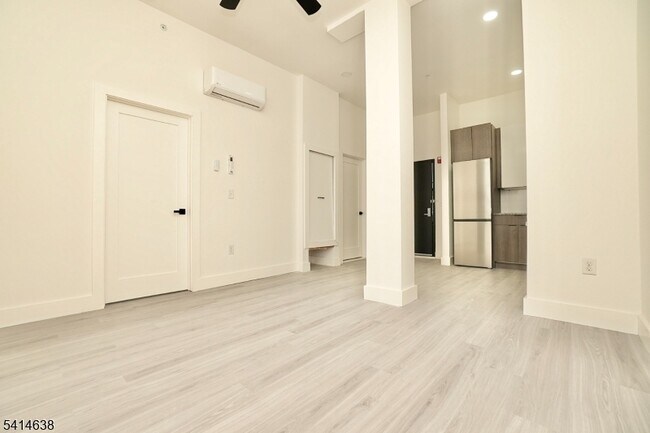 Foto del edificio - 536 Central Ave