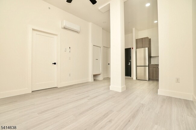 Building Photo - 536 Central Ave