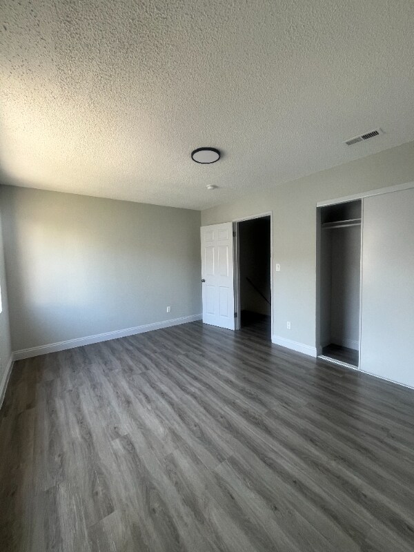 Foto del edificio - 1156 W 39th St