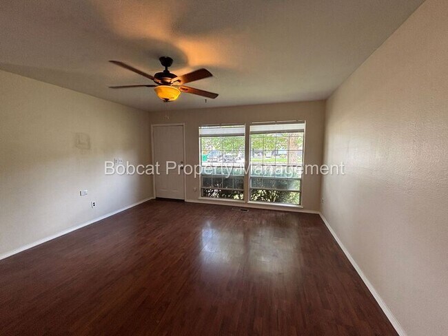 Foto del edificio - 1650 Walker Dr