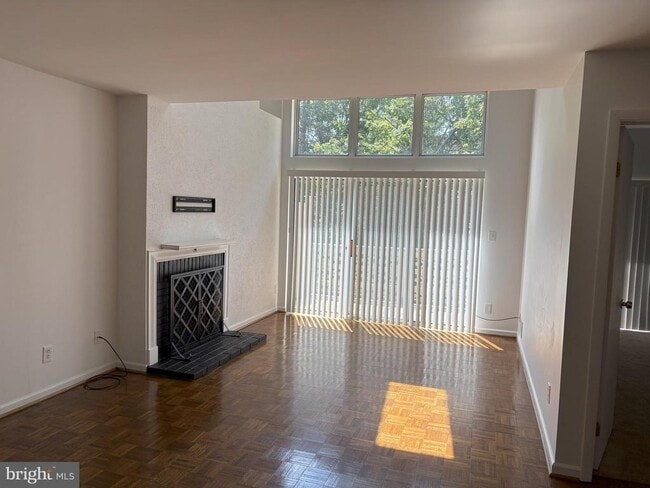 Building Photo - 125 Medinah Dr