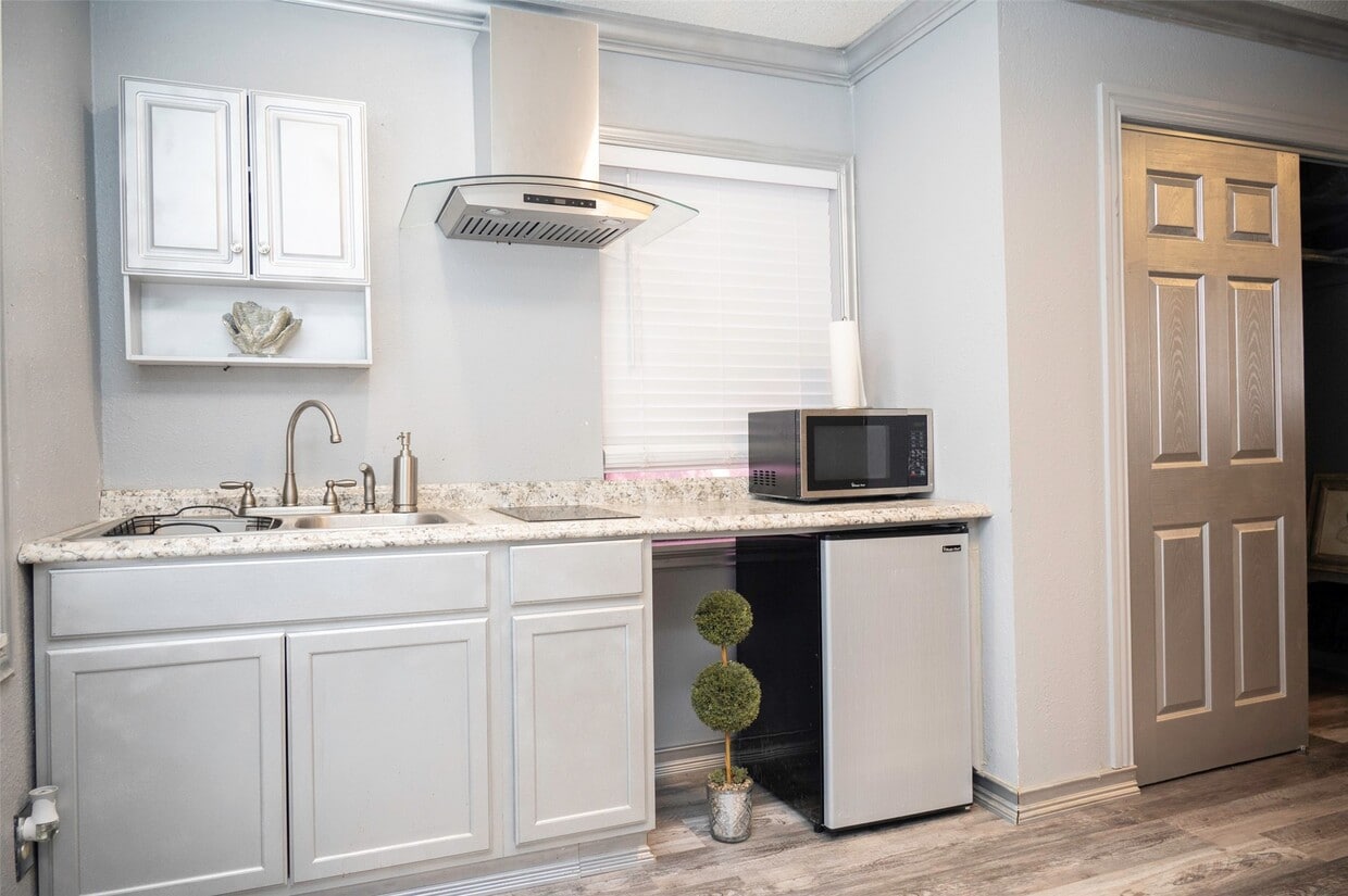 Building Photo - 1015-1011 11th St