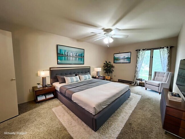 Foto del edificio - 1818 E Shorewood Blvd