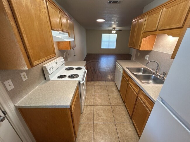 Foto del edificio - 912 McDaniel Cir