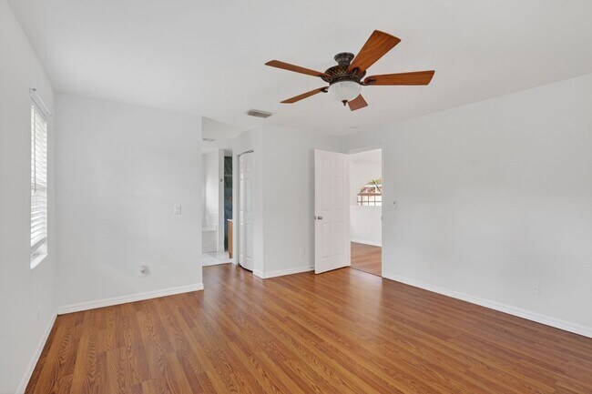 Building Photo - 590 6th St NE