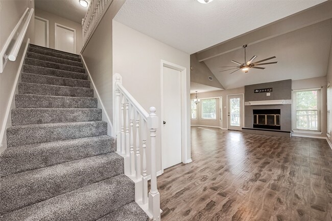 Building Photo - 131 Cove Cir