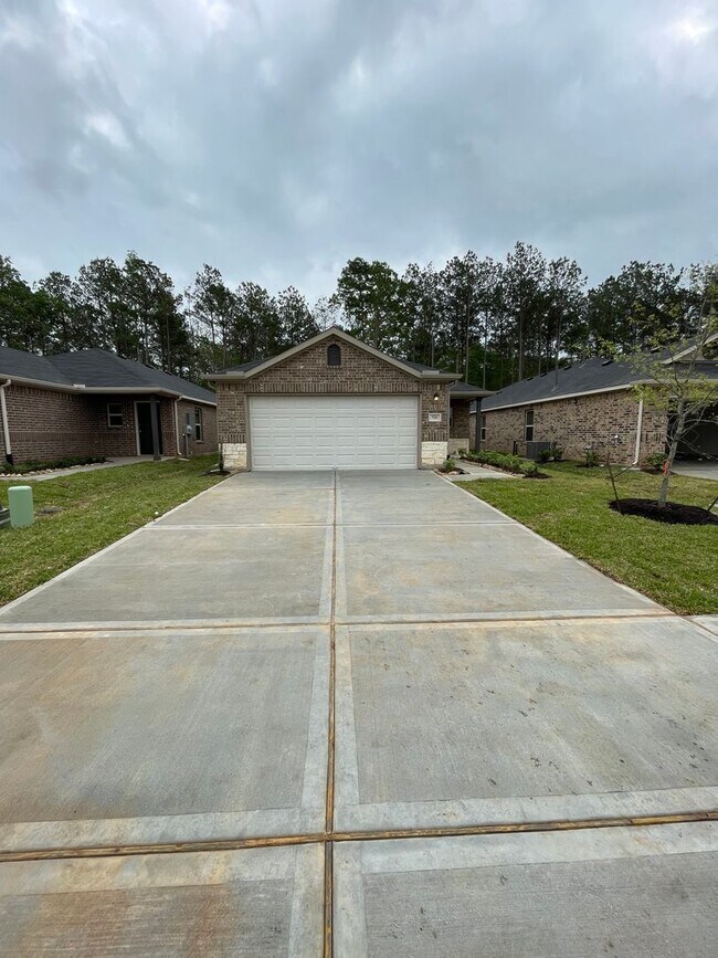 Building Photo - *Rent FREE until May1!* Four Bedroom | Two Bath Home in Conroe