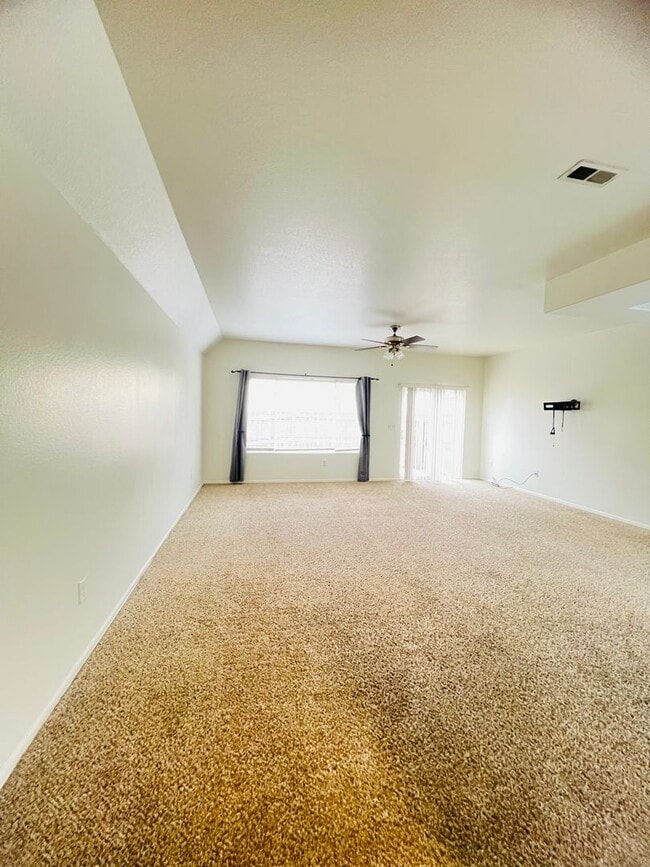 Photo - 3 bedoom 2.5 bath townhome close to Powers...