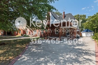 Building Photo - 1728 E McKnight Dr