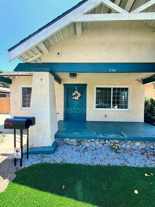 Building Photo - 2 Bedroom, 1 bathroom