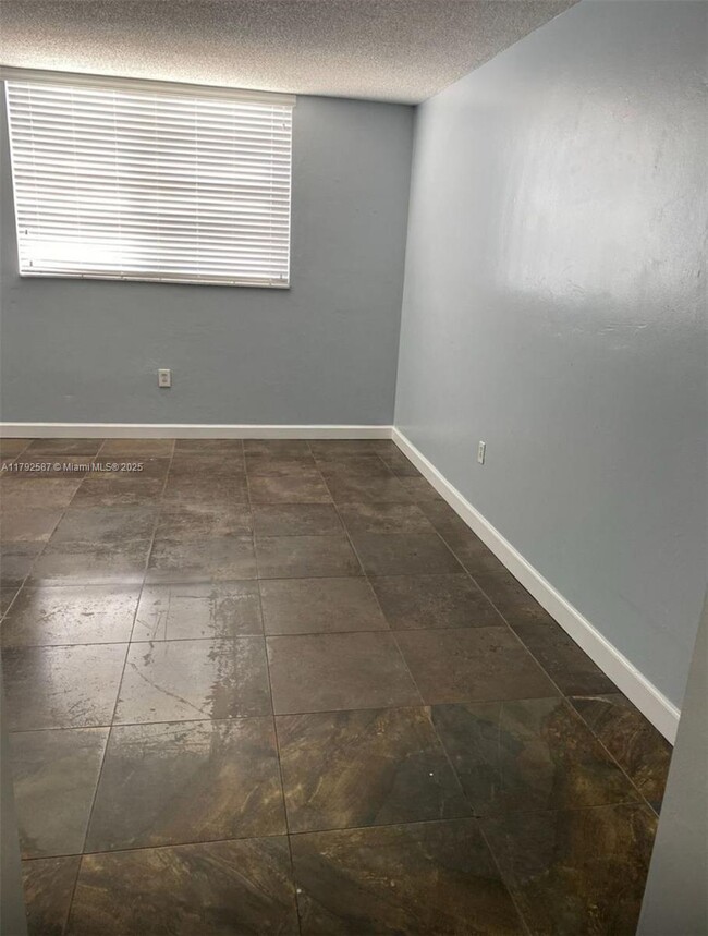 Foto del edificio - 1470 NE 125th Terrace