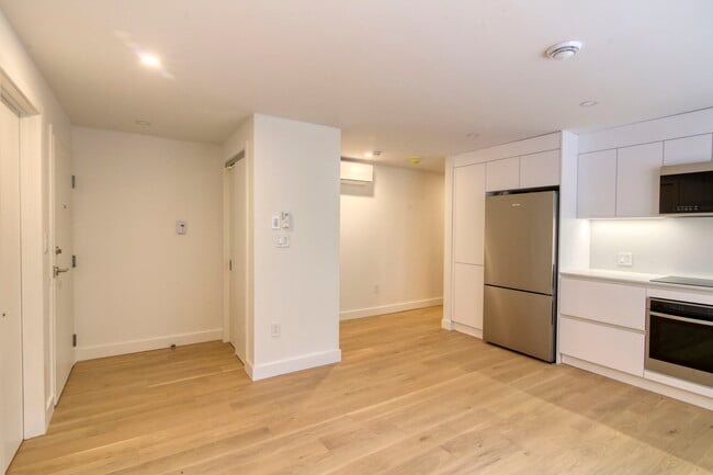 Building Photo - 10 Rosemount