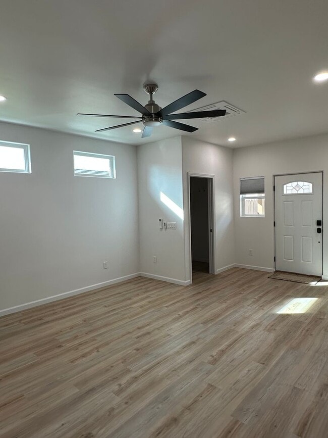 Foto del edificio - Beautiful ADU in great neighborhood