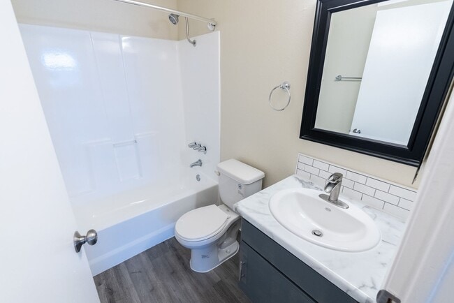 Interior Photo - 951 S. Oxford