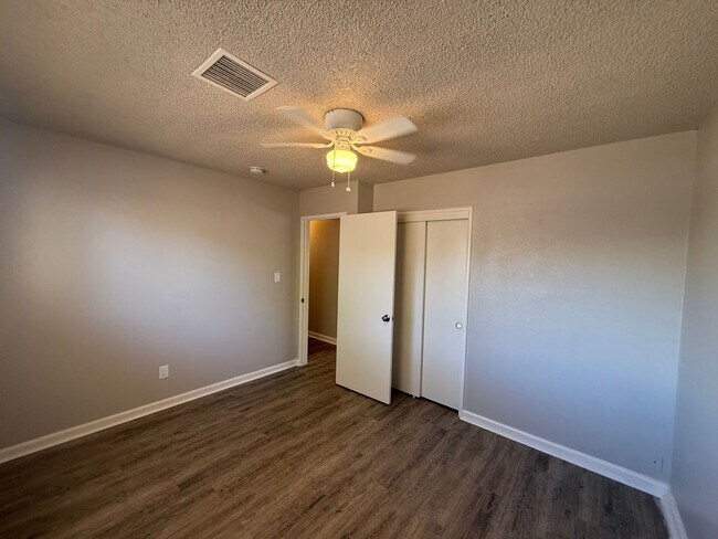 Foto del edificio - START APPLYING FOR THIS HOME NOW!