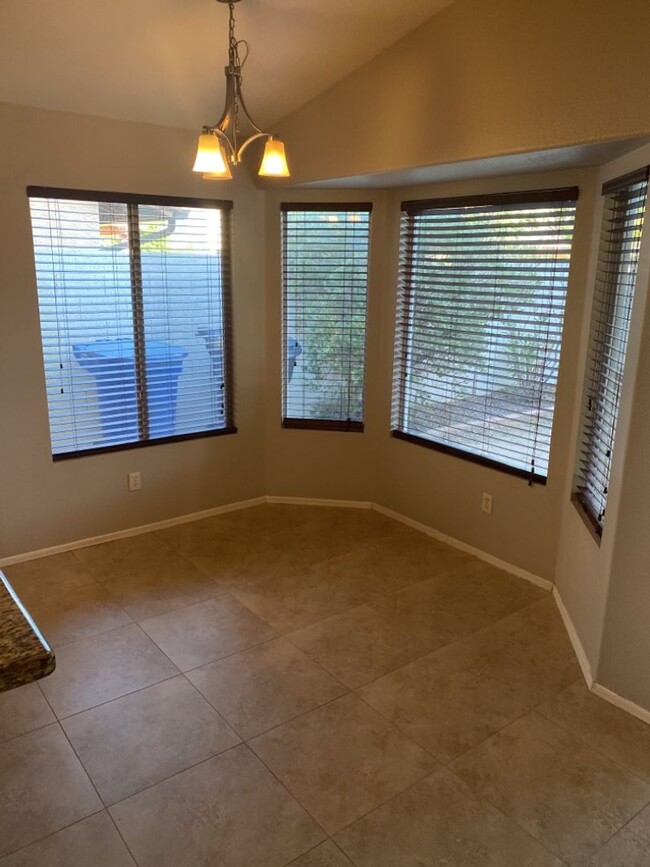 Building Photo - Beautiful & Cozy Chandler Home!