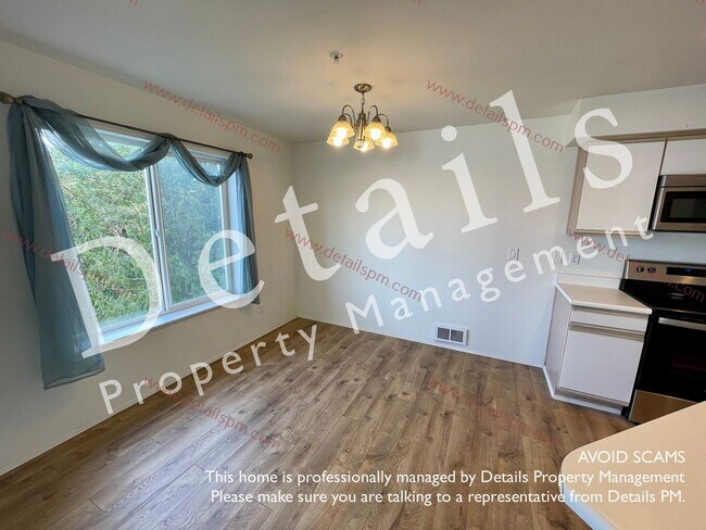 Foto del edificio - **APPLICATIONS PENDING** 3 BR Top Floor View Condo. Incl W/S/G