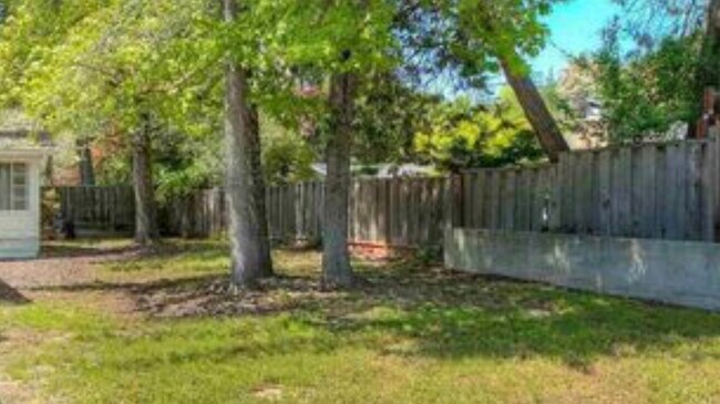 Building Photo - 547 Miner Rd