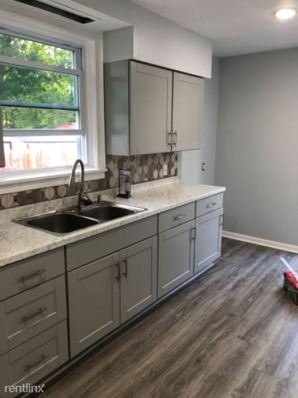 Building Photo - 3 br, 1.5 bath House - 250 Elmwood ave