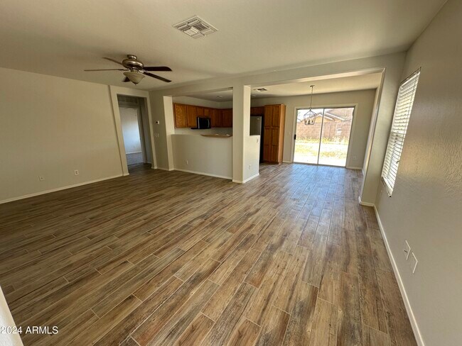 Building Photo - 12621 W Myer Ln