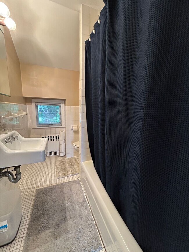 Building Photo - 59 Strathmore Rd