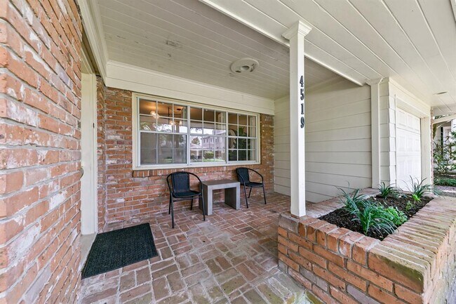 Foto del edificio - 4519 Oakshire Dr