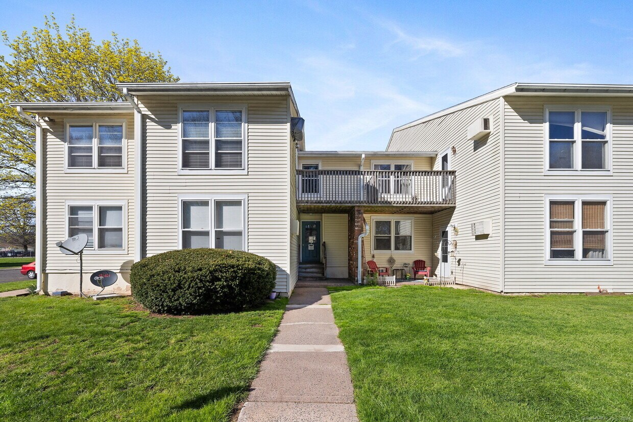 Foto principal - 801 Pleasant Valley Rd