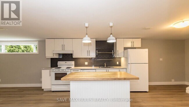 Photo du bâtiment - 371 Meadowbrook Dr