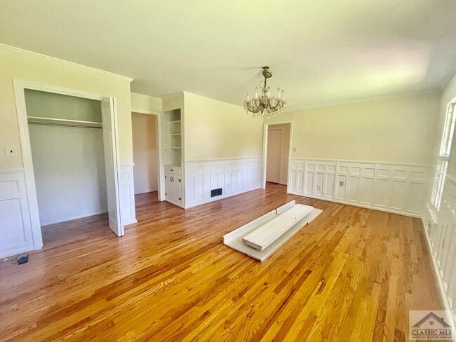 Foto del edificio - 255 Pinewood Cir