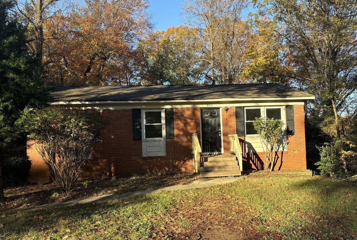 Primary Photo - 900 Davenport St
