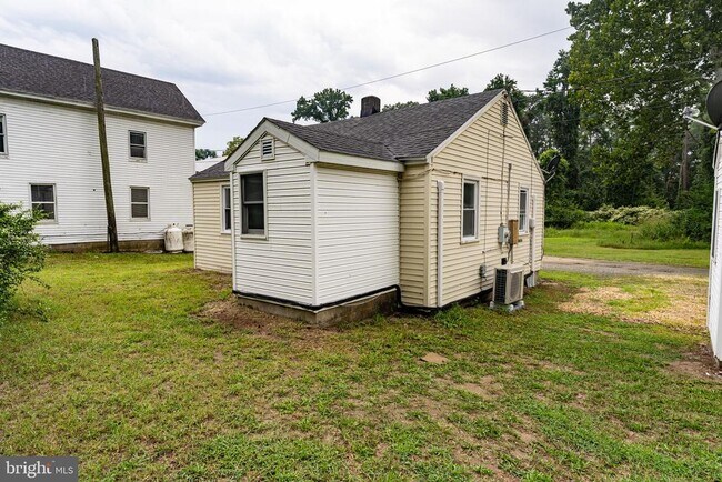 Building Photo - 113 Davis Ln