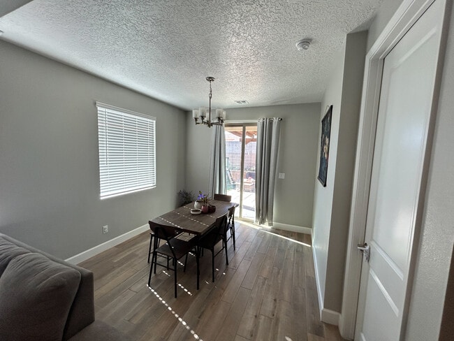 Building Photo - 4313 Lauren Lp NE