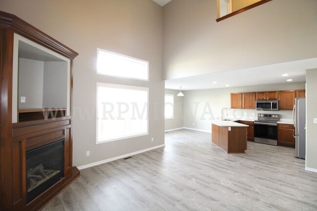 Foto del edificio - PERFECT LOCATION!! 4 Bedroom, 3.5 Bath Townhome in Ankeny
