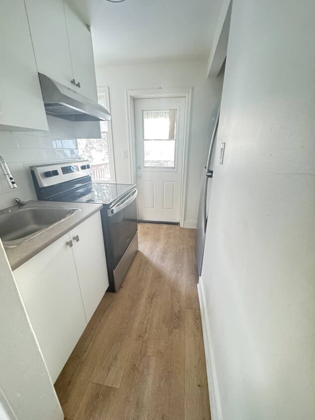 Building Photo - 8 Peel St